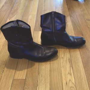 Dark brown Frye short boots